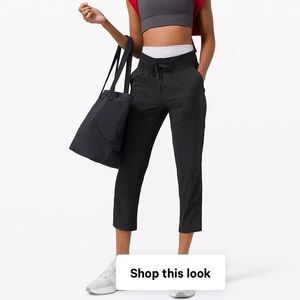 Dance Studio Crop 25”